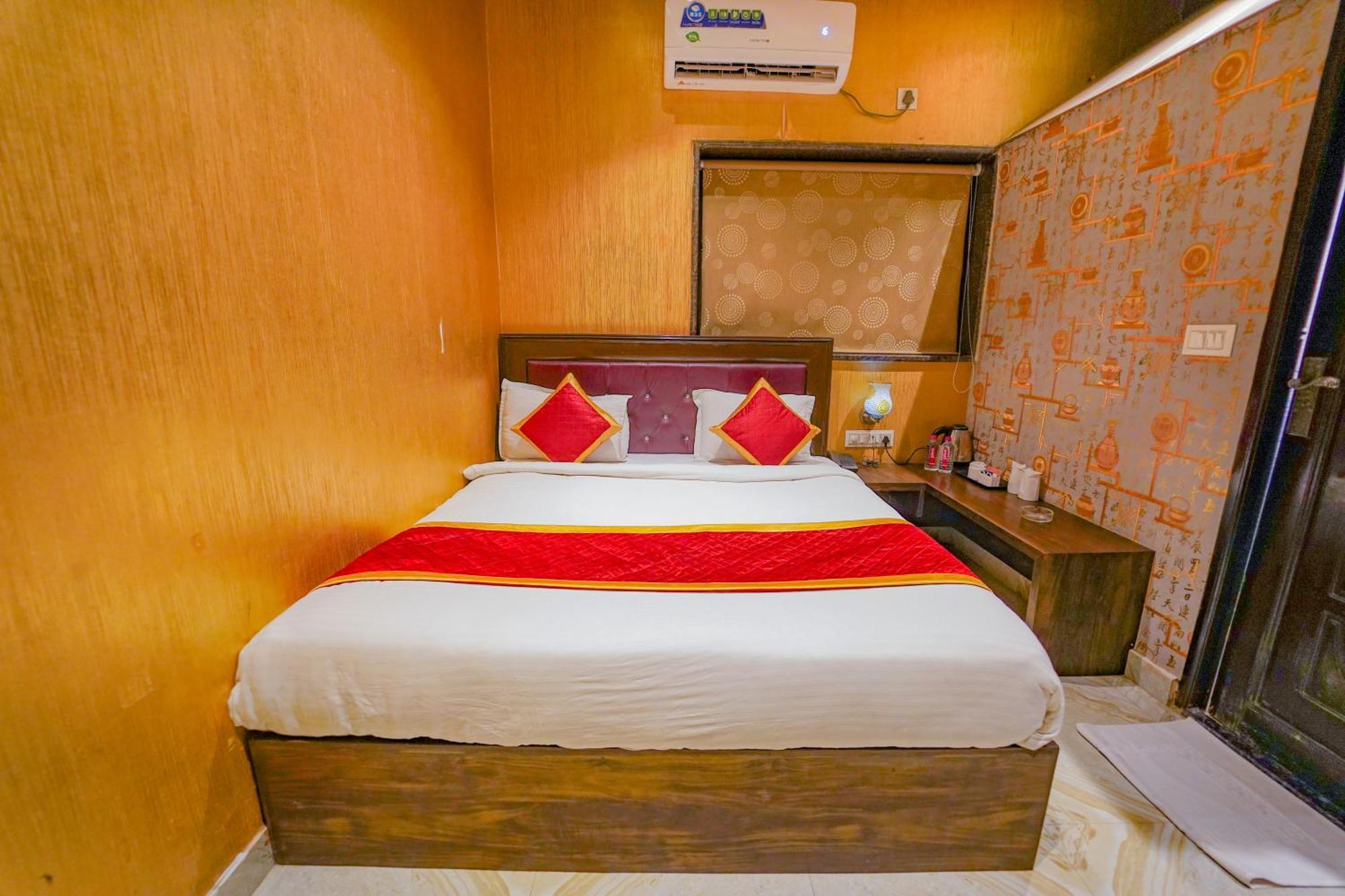 Shiv Rudraksh Resort, Near Assi Ghat Hotel 3*